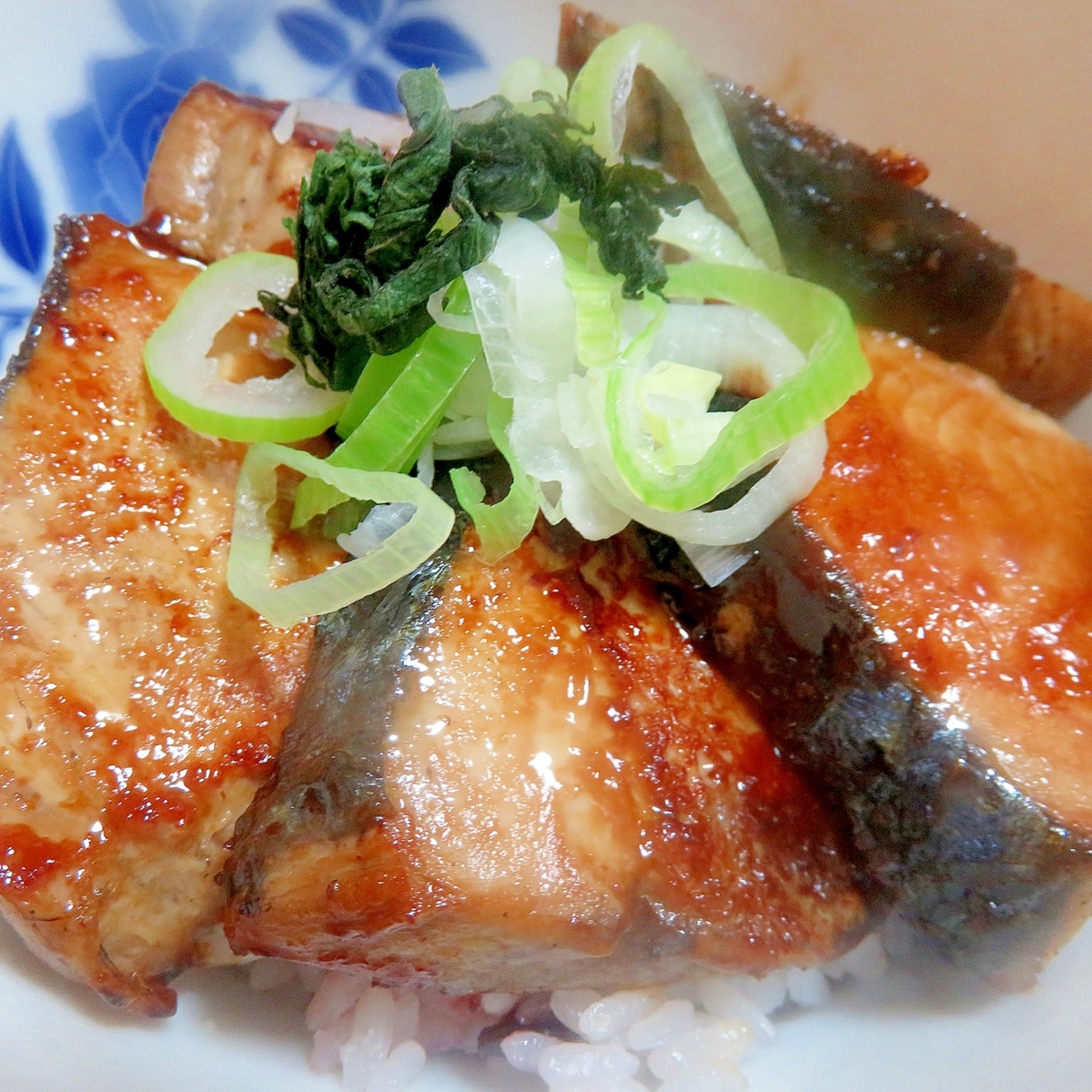 三十雑穀ごはんで かつおのタタキ丼 レシピ 作り方 By ぽんぽこ126 楽天レシピ 三十雑穀ごはんで かつおのタタキ丼 レシピ 作り方 By ぽんぽこ126 楽天レシピ